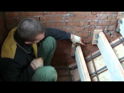 Видео: Бетонная лестница ( черновая = два марша + площадка) с опалубкой из остатков леса. День  3.