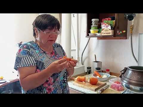 Видео: Жизнь в деревне: Что готовлю, то едим - жаркое в казане. Наводим порядок дома