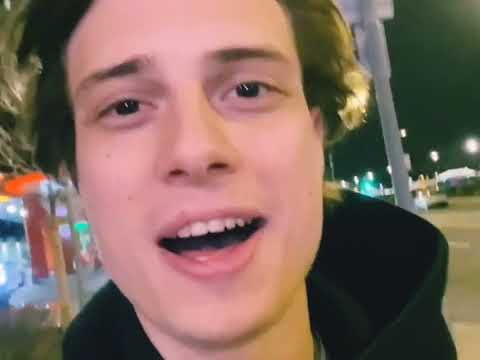 Видео: Андрей и Саша - Королева.