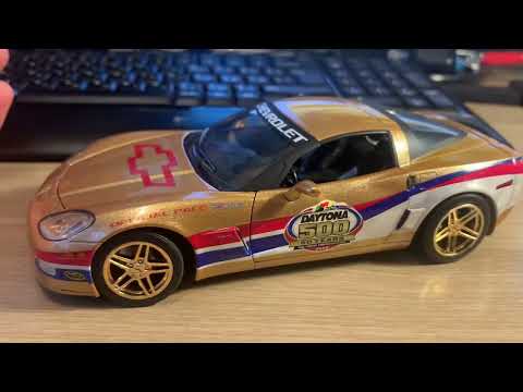 Видео: Обзор модели Chevrolet Corvette C6 z06 в масштабе 1:24 от Greenlight