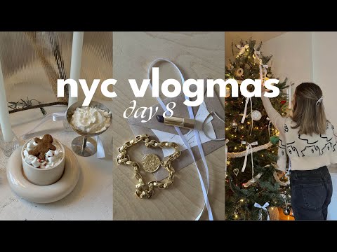 Видео: vlogmas 8 🎄 уютный день дома, ёлка в стиле балетного корсета, имбирный пряник, горячий шоколад и ...
