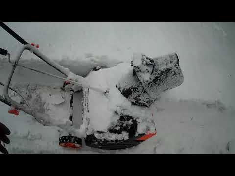 Видео: бюджетный снегоуборщик обзор