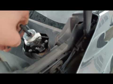 Видео: Чистка дренажа під жабо, Renault Megan 3 Scenic.