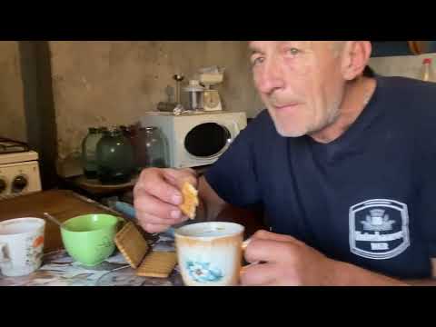 Видео: Я на огороде, Гена занимается дровами.😊