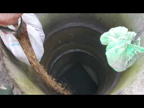 Видео: п.Летний отдых. Деревянный колодец, 50 лет без чистки. Другой ремонт колодца клиент не захотел.