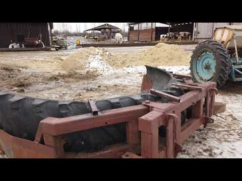 Видео: Скребок для чистки навоза у дойных коров