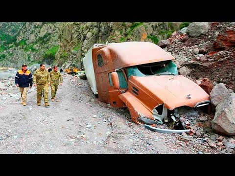 Видео: Топ 7 дорог СМЕРТИ! Самые опасные дороги В МИРЕ!
