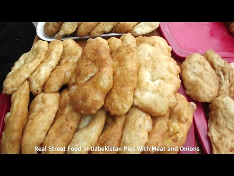 Видео: Вкусные базарные беляши с мясом,сосиски в тесте,горячие рыночные пирожки с картошкой,колбаса в тесте