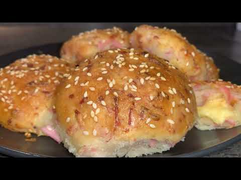 Видео: Булочки с колбасой и сыром. Buns with sausage and cheese.