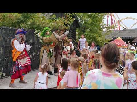 Видео: Встречи с Бабой Ягой «Время перемен». Сочи Парк 2022