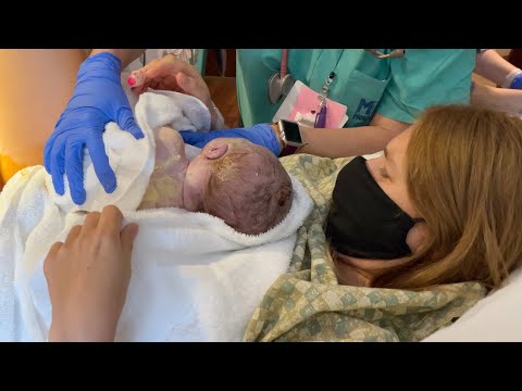 Видео: Мама родила мне братика!