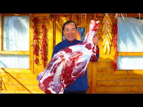 Видео: Целая ножка яка, приготовленная в соусе из говядины | Это так вкусно с лапшой | Сельский гурман