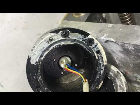 Видео: Если забился водяной шпиндель.