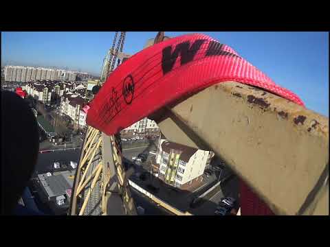 Видео: башенный кран в здании , гемморойнейший демонтаж !