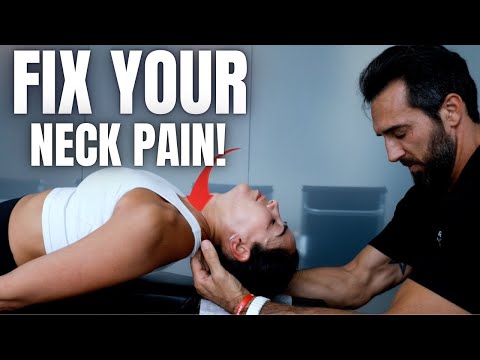 Видео: Медсестра из Майами с сильной болью в шее получает лечение