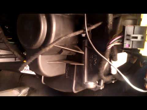 Видео: Замена вентилятора печки Т5