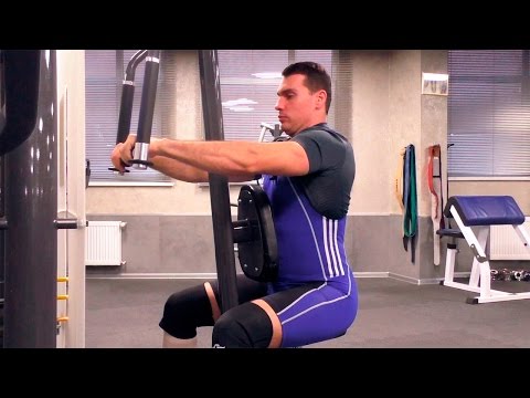 Видео: Разведение рук назад в тренажёре: техника и нюансы
