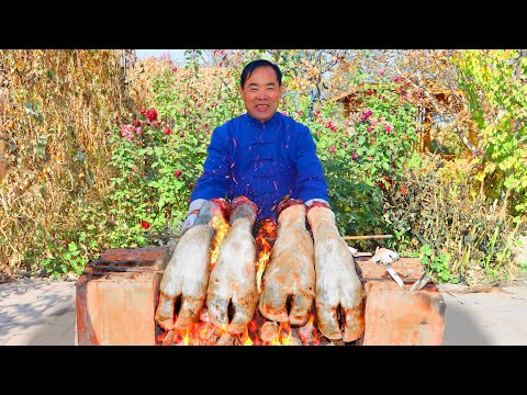 Видео: Гигантские коровьи копыта сначала обожжены, а затем медленно протушены, нежная кожа и мягкое мясо!