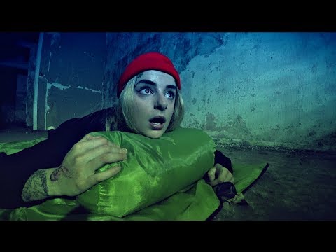 Видео: ОСТАЛАСЬ НА НОЧЬ В ЗАБРОШЕННОЙ ШКОЛЕ. ЖЕСТЬ ПОСЛЕ ПОЛУНОЧИ