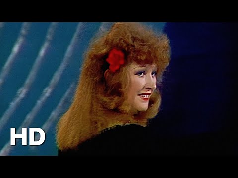 Видео: Алла Пугачёва - Звездное лето (Official HD Video) [Песня года 1979]