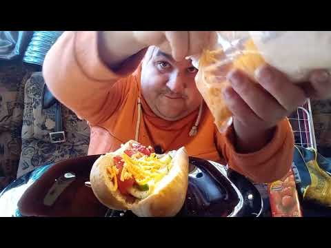 Видео: Обжор - хот-доги с маринованным луком