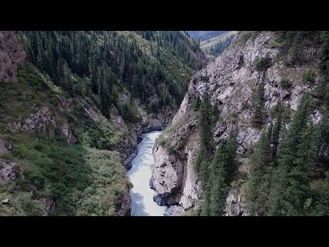 Видео: 2016 08 23 Просмотр каньона Недоступный, река Малый Нарын, Киргизия  Съемка квадрокоптером Phantom 3