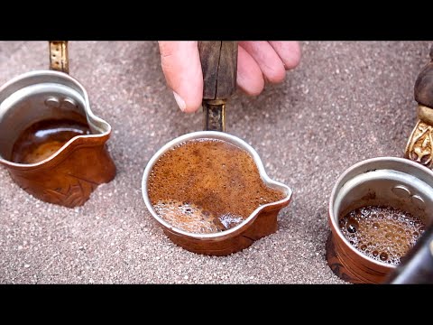 Видео: Кофейный мастер! Лучший традиционный турецкий песочный кофе в Стамбуле - турецкая уличная еда