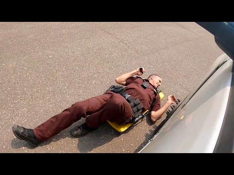 Видео: Зачем полицейские в США ложиться под машину?