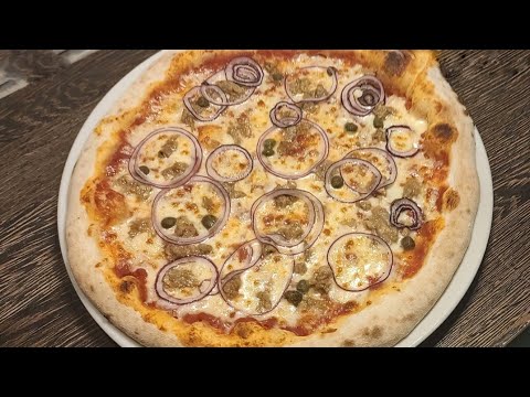 Видео: Тонно чиполла - любимая пицца Сергея Капусты