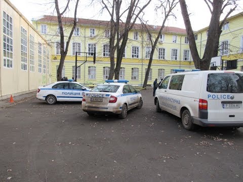 Видео: 15-годишен ученик загина след падане от третия етаж на Английската