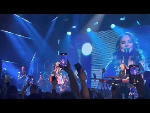 Видео: МакSим - Лучшая ночь | Live с концерта 18.11.2022