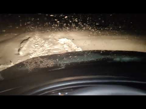 Видео: Несмешная ситуация. Застрял в снегу, в поле. Нива Тревел. Спасение пришло! И ПАТЕНТ!