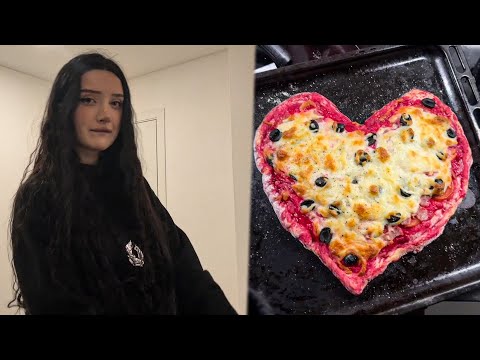 Видео: MORPHILINA СДЕЛАЛА КУКИНГ-СТРИМ | МОРФИЛИНА ГОТОВИТ ПИЦЦУ НА СТРИМЕ