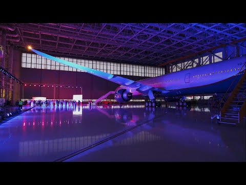 Видео: Презентация нового салона Boeing 777