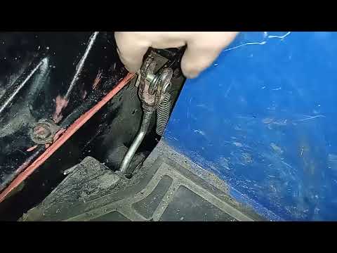 Видео: трактор ДТЗ 5244НРХ вибиває передачу, пробуємо розібратись в чому справа.