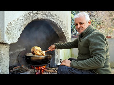Видео: УДИВИТЕЛЬНЫЕ ВКУСЫ | Жареная в масле курица и жареный картофель | Открытая кухня