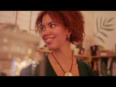 Видео: Что в сумке у Дарьи Захаровой? | GODJI COFFEE