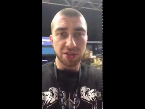Видео: Гарри Топор в аэропорту Омска