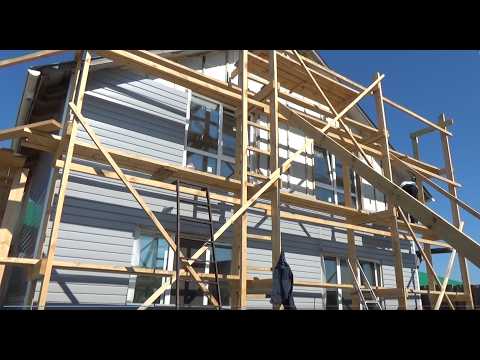 Видео: Обшиваю дом метеллосайдингом