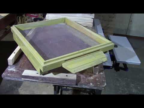 Видео: Сетчатое дно многокорпусного улья   Mesh bottom Multihull hive