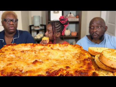 Видео: Будьте осторожны, кого называете друзьями 💔 | Сырная лазанья и чесночный хлеб | Шоу Mukbang Eating!