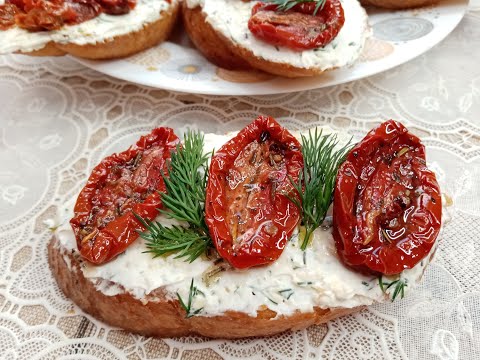 Видео: БРУСКЕТТА с вялеными томатами! Безумно вкусные бутерброды!/Bruschetta with dried tomatoes!