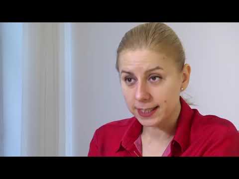Видео: Анна Цфасман  — о кофе и бабушке Бэтмен