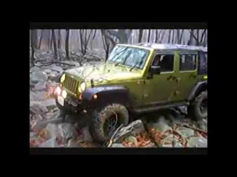 Видео: Грязь и много  автомобилей Jeep
