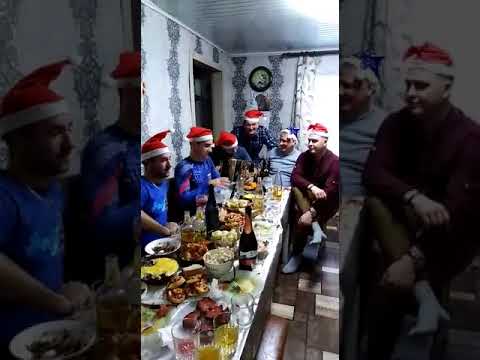 Видео: Новый год 2021🤗 Семья # Семейная песня# Белая Береза# Крутое Исполнение под Гармонь)