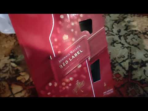 Видео: Распаковка Виски Johnnie Walker Red label 4 года выдержки 0.7 л 40% с 2-мя стаканами из Rozetka.ua
