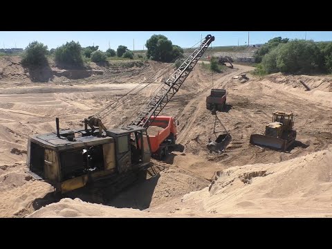 Видео: Экскаватор - драглайн ЭО-4112А грузит самосвалы Камаз