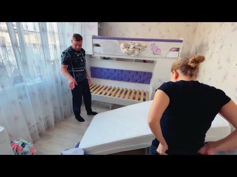 Видео: ВЛОГ ВЫБРАСЫВАЕМ матрас!Синди СНОВА ЕГО ИСПОРТИЛА! Уборка в доме с утра и до вечера! @MiliVanilly