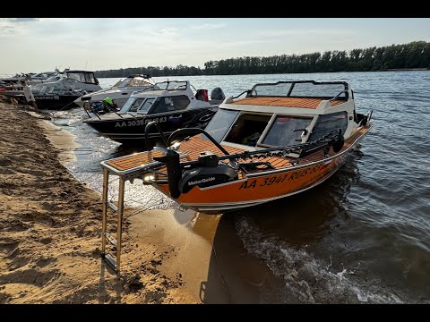 Видео: Случайно встретились на реке Волга. Краткий обзор моторной лодки "Салют 585 НТ".