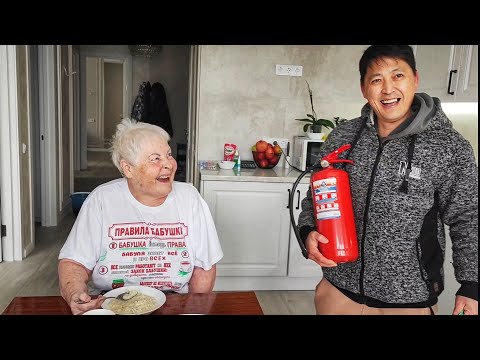 Видео: ЖИВЕМ И РАДУЕМСЯ ОГНЕТУШИТЕЛЮ САНЯ ПРИНЕС В КВАРТИРУ Шиндр Мындр @ShindrMindr_Official